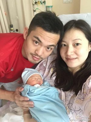 Lin Dan và vợ với con trai đầu lòng 