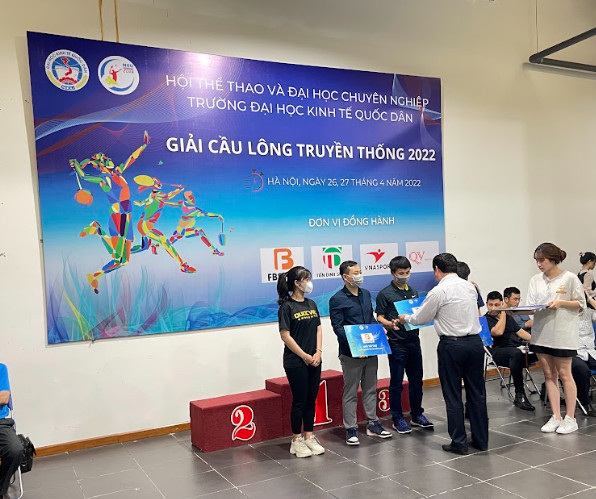 Các câu lạc bộ, địa điểm và sân cầu Hà Nội
