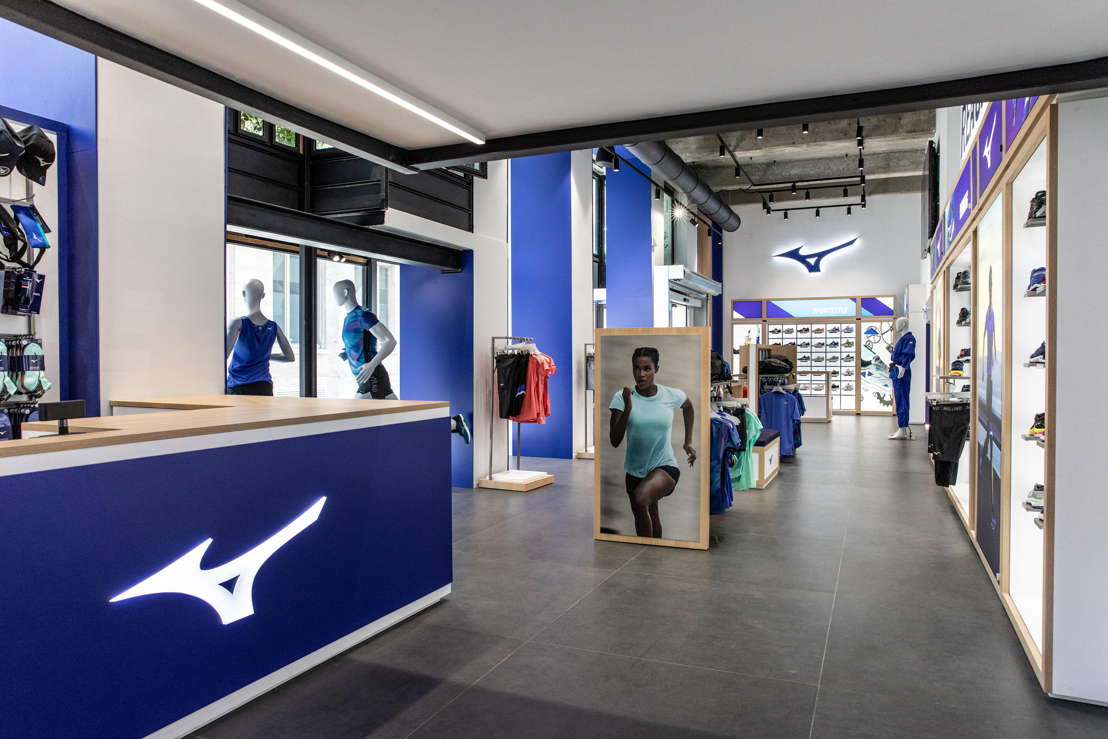Thương hiệu Mizuno sản xuất vợt cầu lông