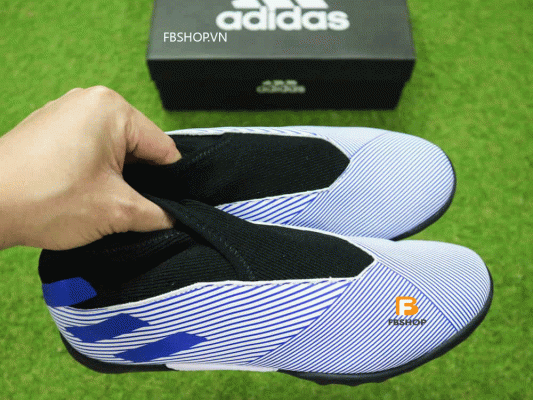 Giày đá bóng  không dây Adidas trắng sọc xanh