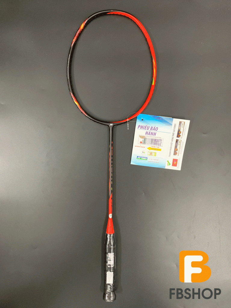 Qua thời gian trải nghiệm, Fbshop đánh giá Astrox 77 Đỏ là cây vợt cực kỳ ổn định trong các pha tấn công nhanh, mạnh