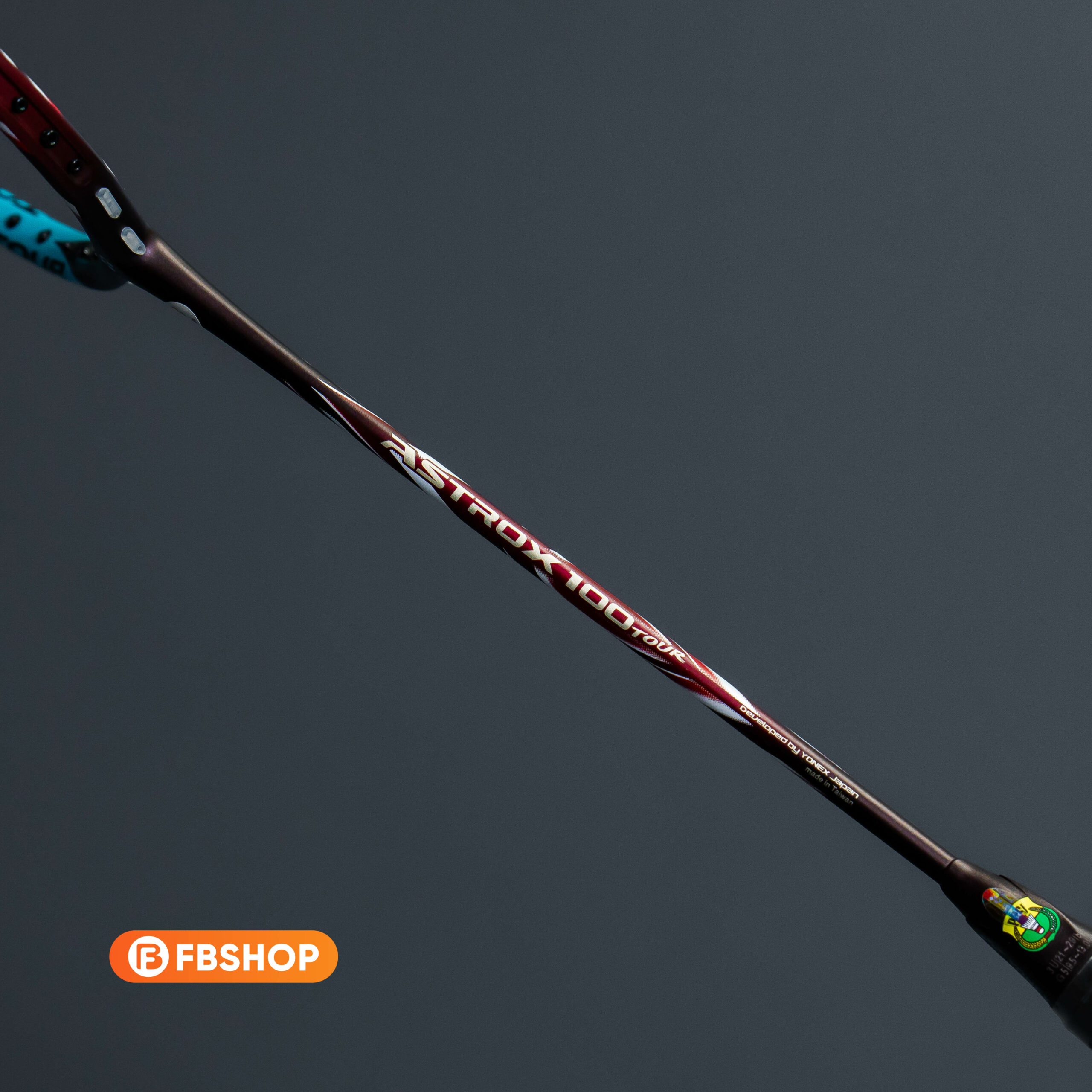 Astrox 100 Tour phù hợp với lối đánh thiên công mạnh mẽ, áp đảo