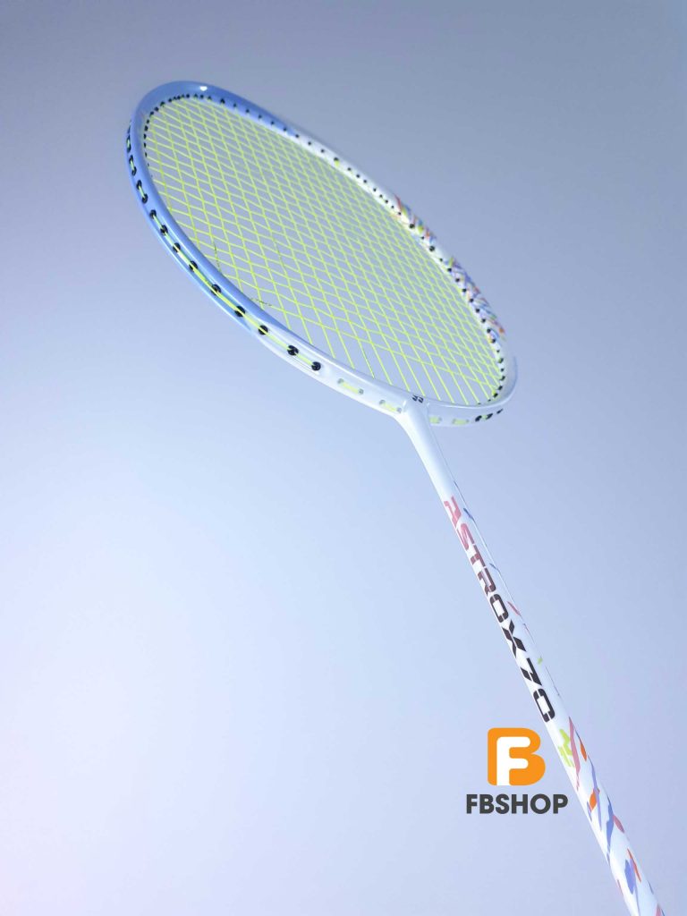 Vợt cầu lông Yonex màu trắng Astrox 70