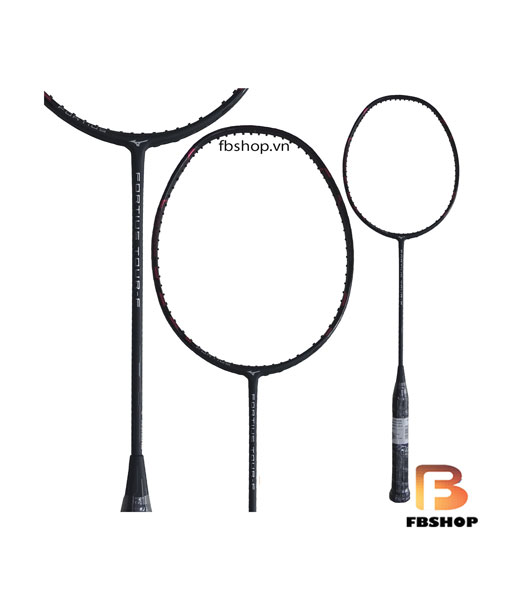 Mizuno Fortius Tour F được thiết kế với màu sơn đen nhám chủ đạo