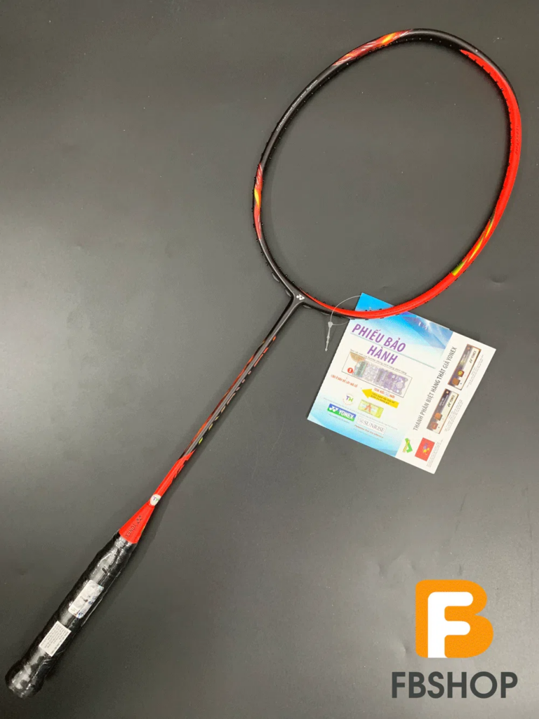 Vợt Cầu Lông Yonex 77 Đỏ gây ấn tượng bởi sự thay đổi đột phá về ngoại hình 
