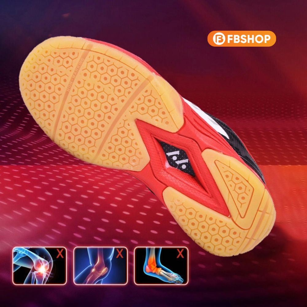 HEXAGRIP SOLE thiết kế hình lục giác trên đế cao su giúp đôi giày có độ bám sân hiệu quả tối đa, chống trơn trượt