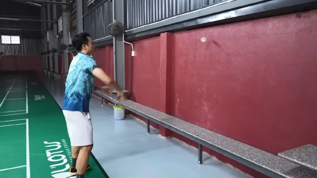 Bài tập đánh cầu vào tường