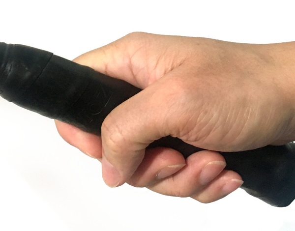 Cách cầm vợt trong cầu lông theo kiểu cán búa