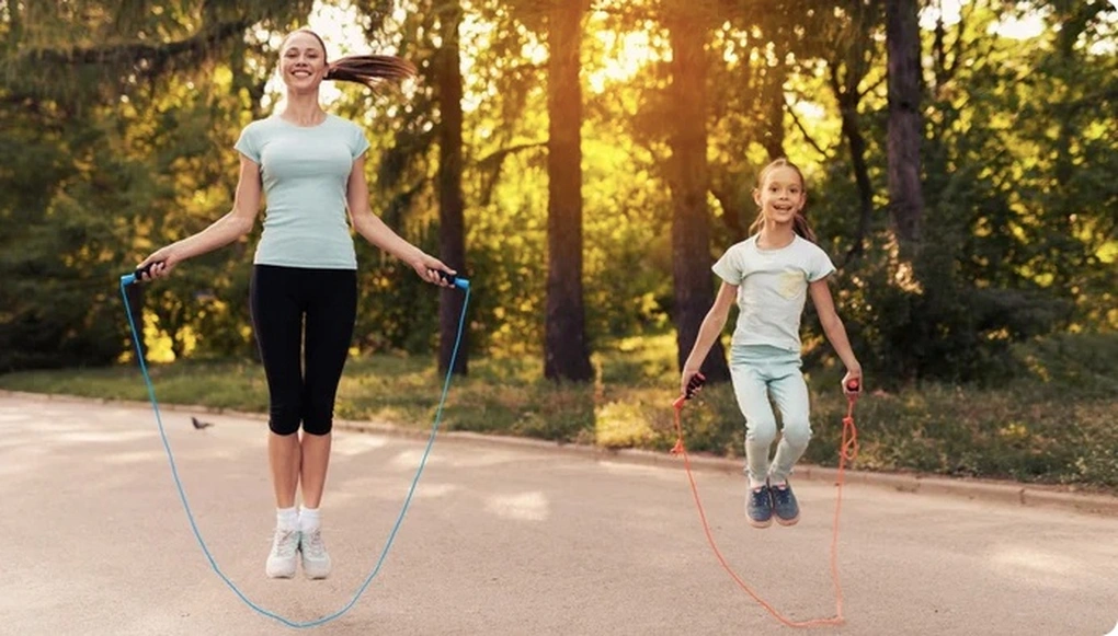Nhảy dây là một bài tập tuyệt vời để phát triển sự nhanh nhẹn và sự phối hợp giữa tay chân