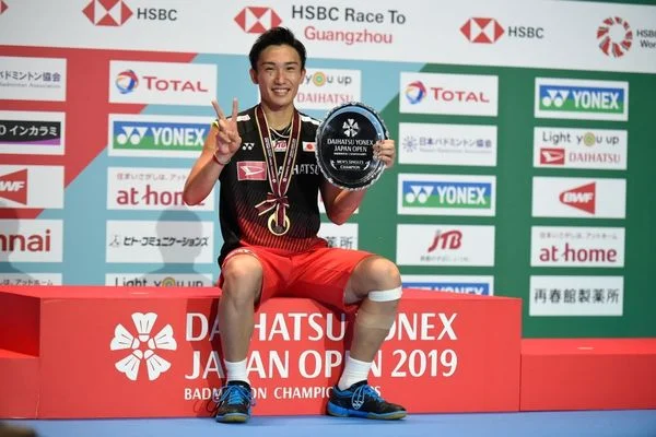 Kento Momota không chỉ là một tay vợt xuất sắc mà còn là biểu tượng thể thao của Nhật Bản