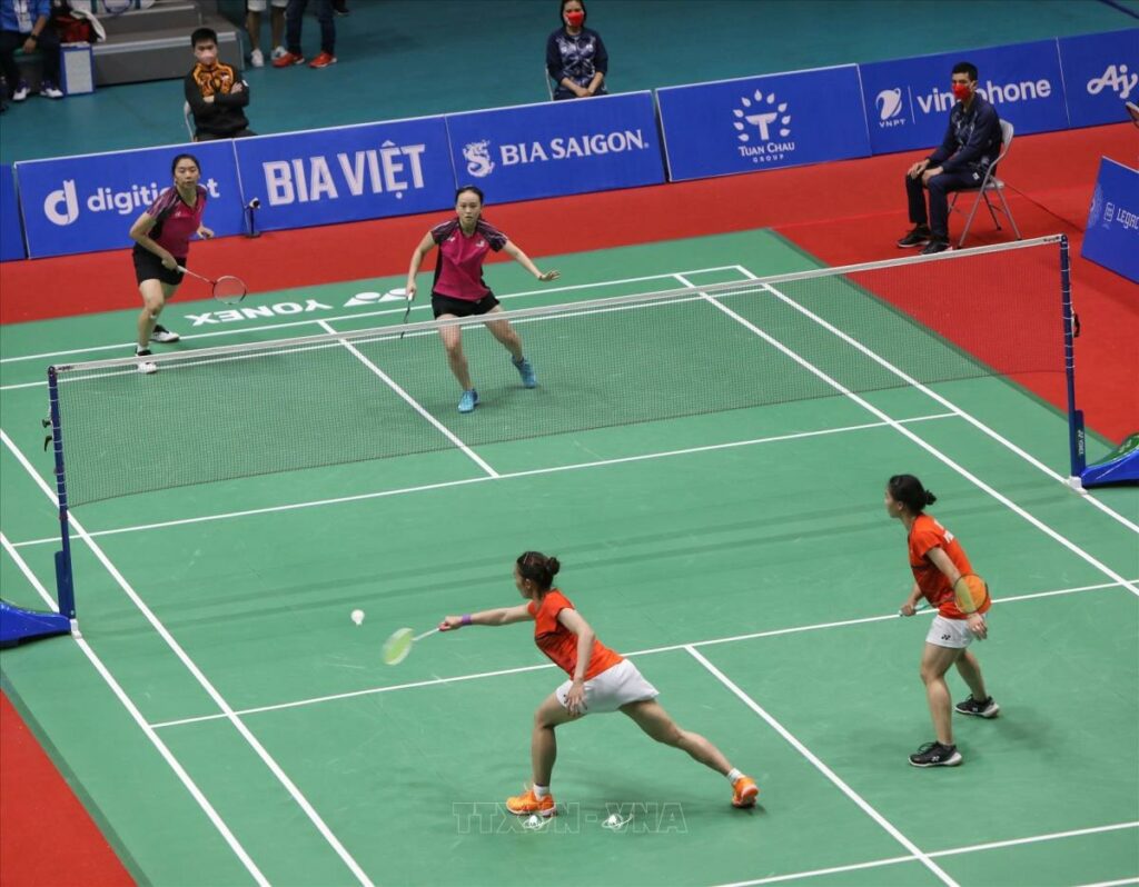 Trong mỗi trận đấu, các đội sẽ đổi sân theo các mốc quy định