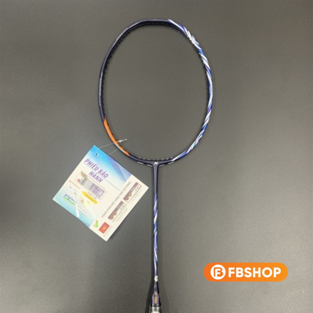 Astrox 100ZZ chính hãng sở hữu thiết kế nổi bật với họa tiết lượn sóng Xanh Trắng đan xen