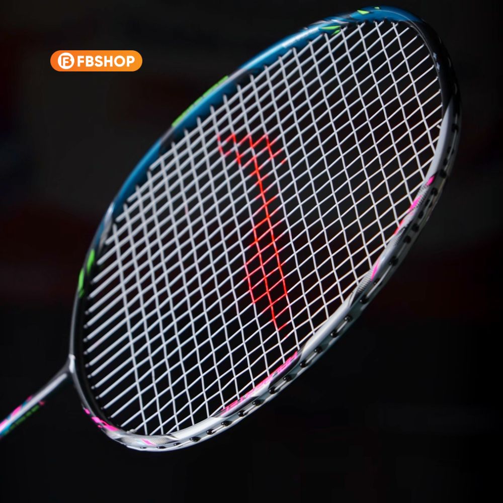 Vật liệu T1100 + Ultra Modulus Graphite giúp khung vợt có độ bền kéo vượt trội