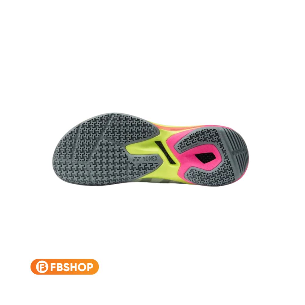 Công nghệ đế giày RADIAL BLADE OUTSOLE tiên tiến với hình lưỡi kiếm