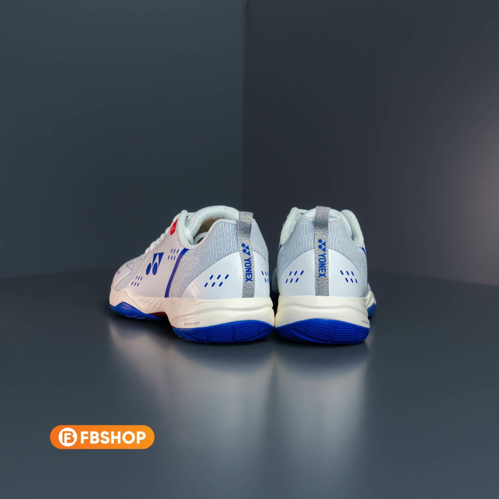 Giày Cầu Lông Yonex Hyperboom Galaxy Cobalt hỗ trợ những pha cứu cầu nhanh trong mà không bị trượt Giày Cầu Lông Yonex Hyperboom Galaxy Cobalt cho người chơi cảm giác nhẹ nhàng ngay từ lần xỏ chân đầu tiên