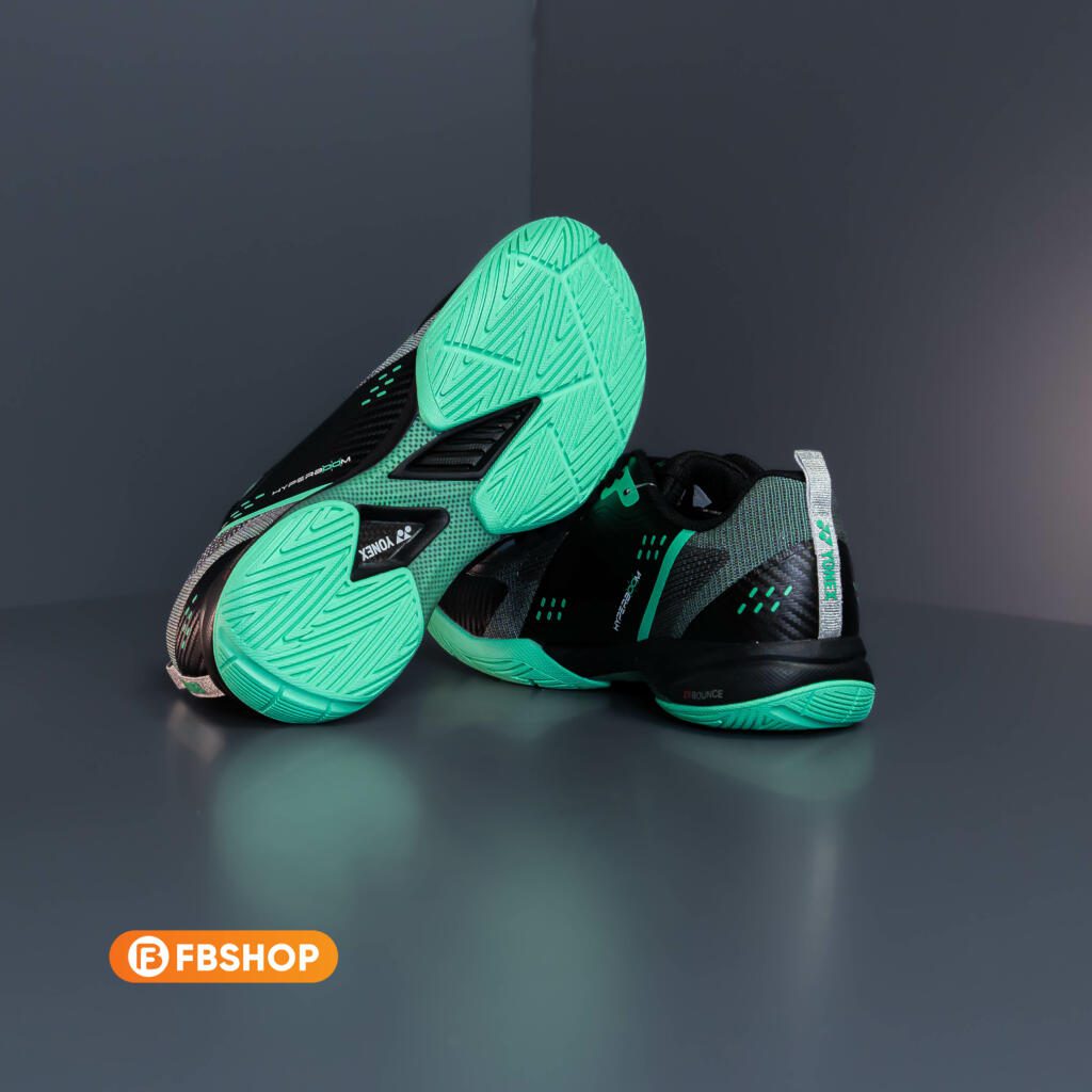 Giày Cầu Lông Yonex Hyperboom Lite Pirate Black cho cảm giác nhẹ nhàng ngay từ những bước chạy đầu tiên 