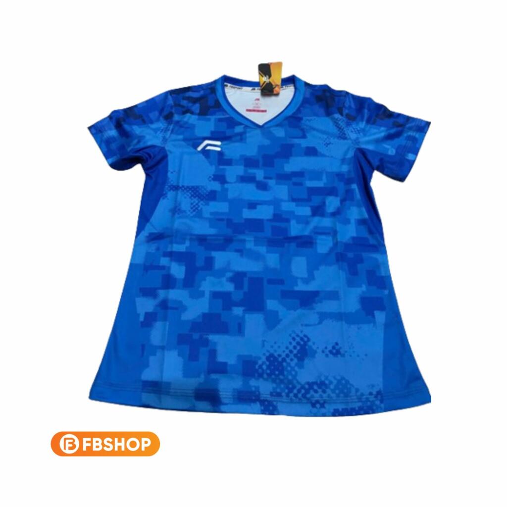 Áo Nữ Fbsport A2605 có thiết kế slim fit tôn dáng giúp các lông thủ thoải mái trên sân cầu 