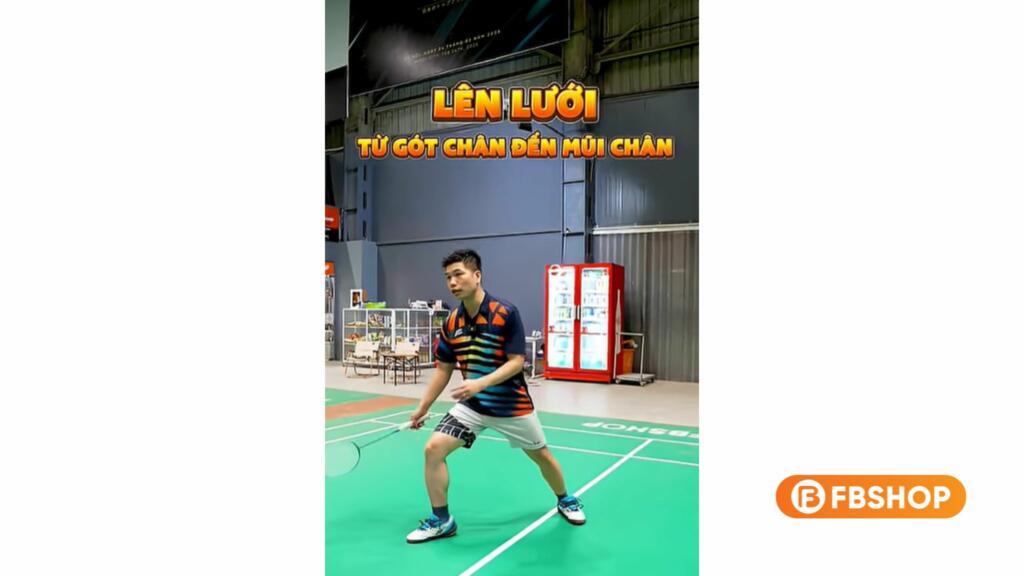 Kỹ thuật tiếp đất bằng gót chân được thực hiện theo quy trình Gót - Lòng - Mũi