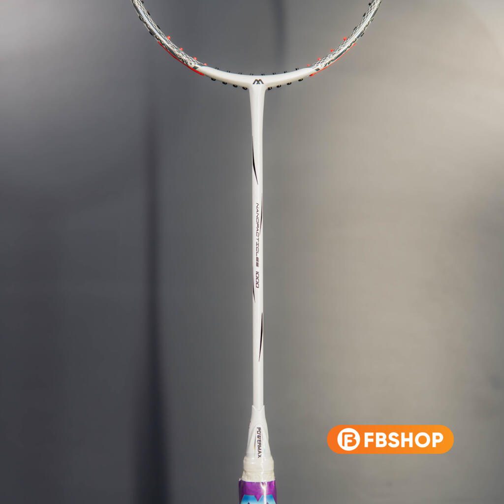 Phần thân vợt của Apacs Power Max Nano Particles 1000 có độ trợ lực hoàn hảo cho người chơi Apacs Power Max Nano Particles 1000 trắng đen