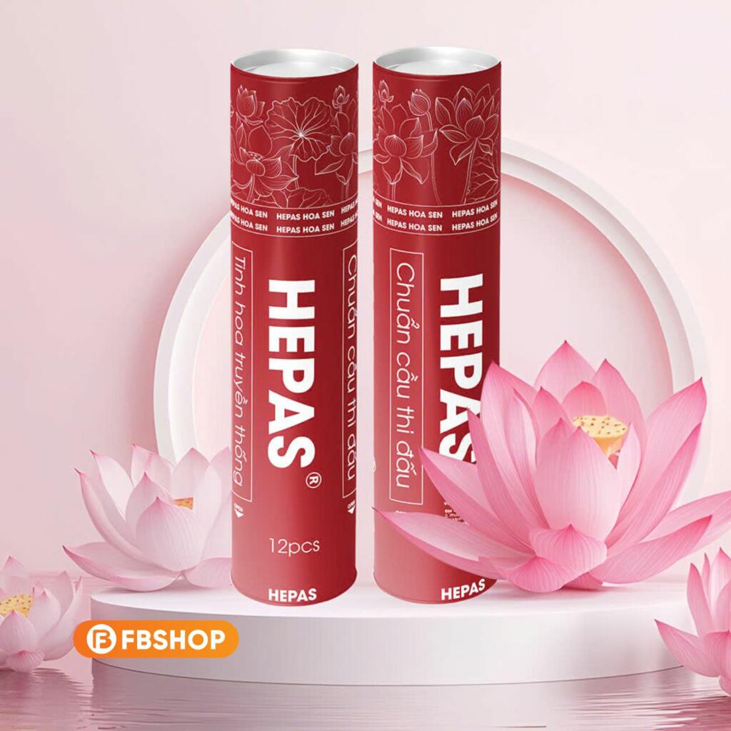Ống Cầu Lông Hepas Hoa Sen 74 với phần bao bì đỏ nổi bật với các họa tiết màu đỏ chủ đạo nổi bật Ống Cầu Lông Hepas Hoa Sen 74 với phần bao bì đỏ nổi bật với các họa tiết màu đỏ chủ đạo nổi bật