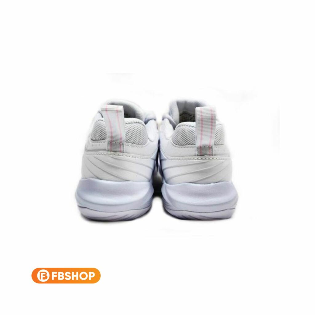 Giày Cầu Lông Victor P9200NTDF AT được nhiều lông thủ nữ đánh giá cao bởi cảm giác thoải mái mà sản phẩm đem lại